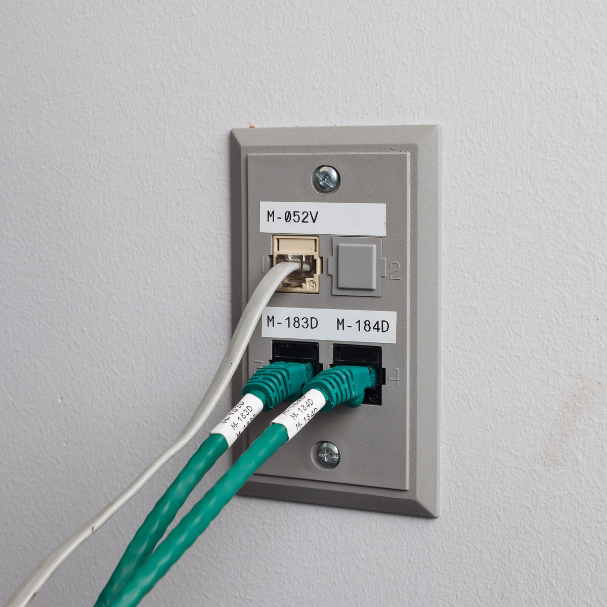 Self-Laminating Vinyl Wrap Around Labels for B33 Printers - 3.75" x 1" 4 Self-Laminating Vinyl Wrap Around Labels for B33 Printers - 3.75" x 1"